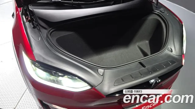 Tesla Model X — Фото автомобиля 9