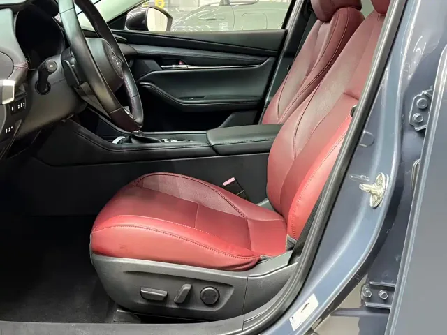 Mazda Axela — Фото автомобиля 14