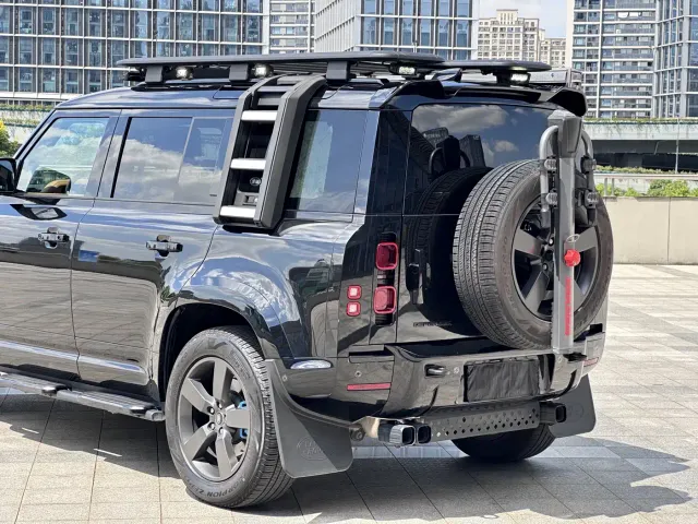 Land Rover Defender — Фото автомобиля 15