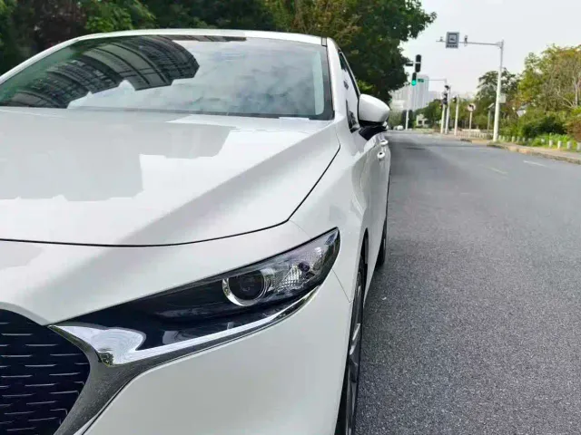 Mazda Axela — Фото автомобиля 16