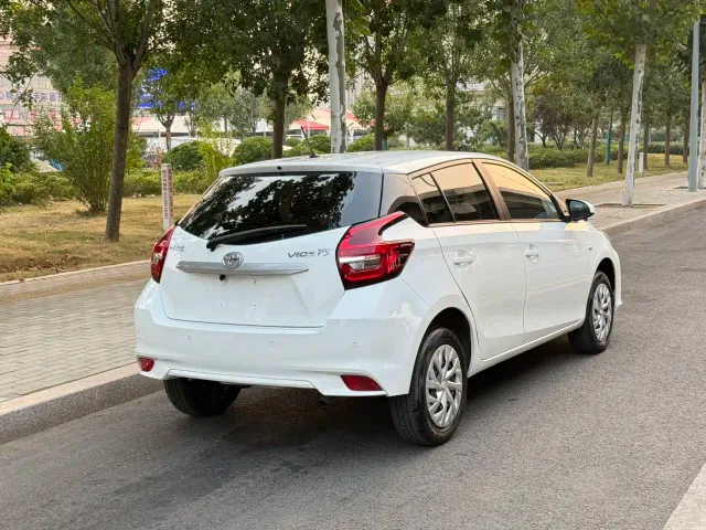 Toyota Vios FS — Фото автомобиля 6