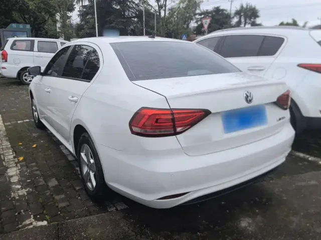 Volkswagen Lavida — Фото автомобиля 4