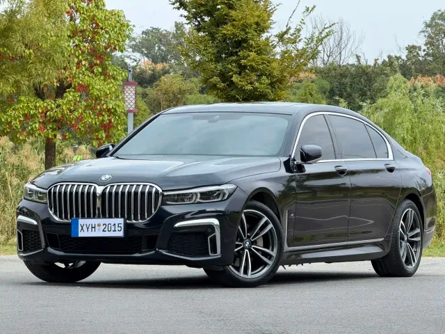 Фотография автомобиля — BMW 7 Series