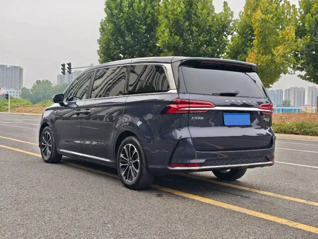 Roewe iMAX8 — Фото автомобиля 15
