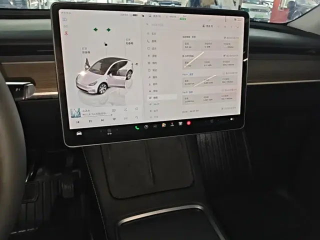 Tesla Model Y — Фото автомобиля 12