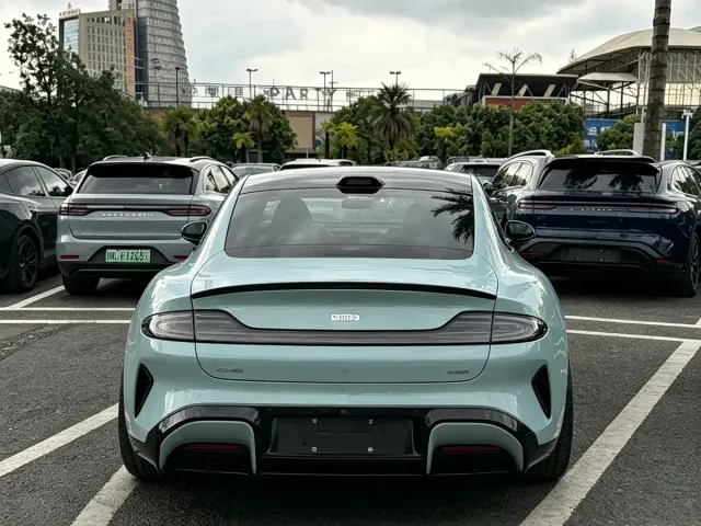Xiaomi SU7 — Фото автомобиля 4