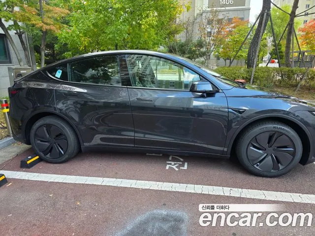 Tesla Model Y — Фото автомобиля 7