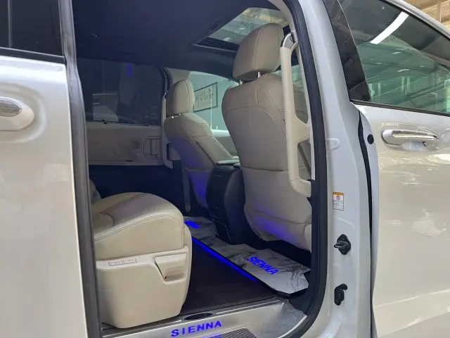 Toyota Sienna — Фото автомобиля 14