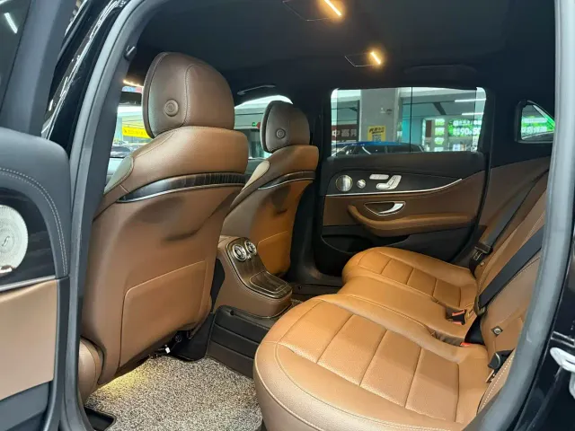 Mercedes-Benz E-Class — Фото автомобиля 5