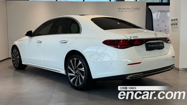 Mercedes-Benz E-Class — Фото автомобиля 3