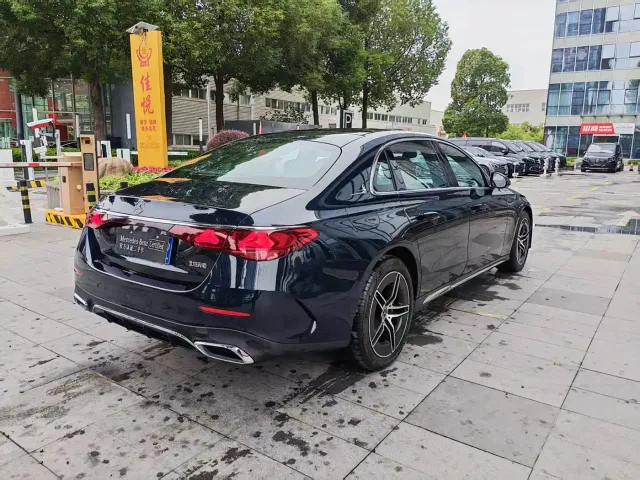 Mercedes-Benz E-Class — Фото автомобиля 23