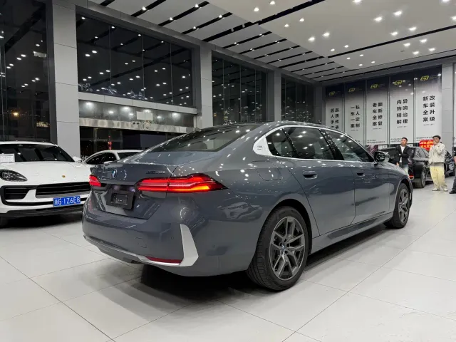 BMW i5 — Фото автомобиля 6