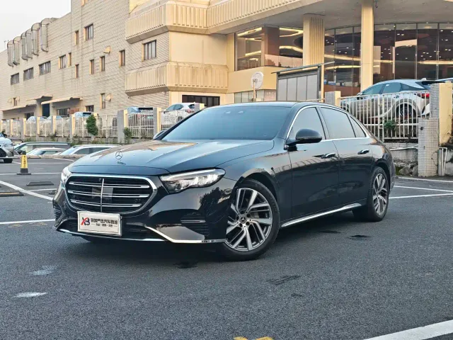 Фотография автомобиля — Mercedes-Benz E-Class