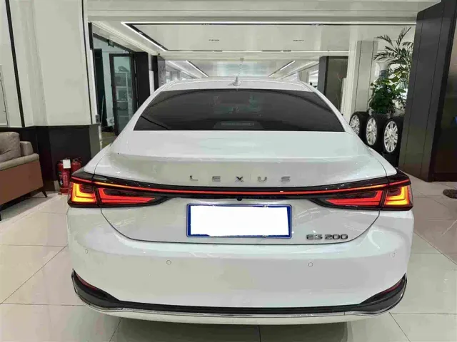 Lexus ES — Фото автомобиля 21