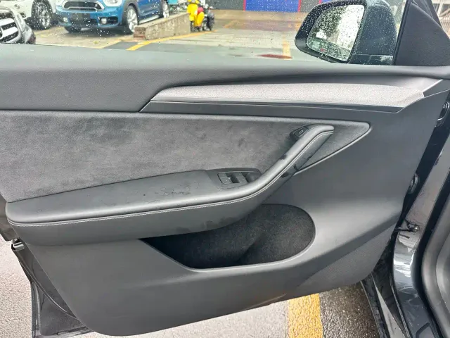 Tesla Model Y — Фото автомобиля 3