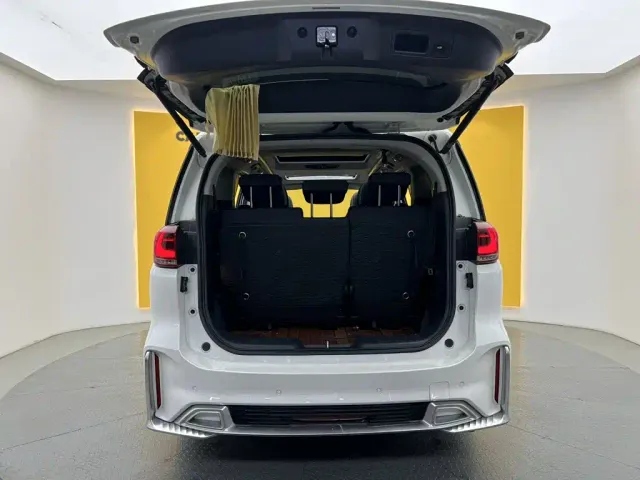 GAC Trumpchi M8 — Фото автомобиля 9