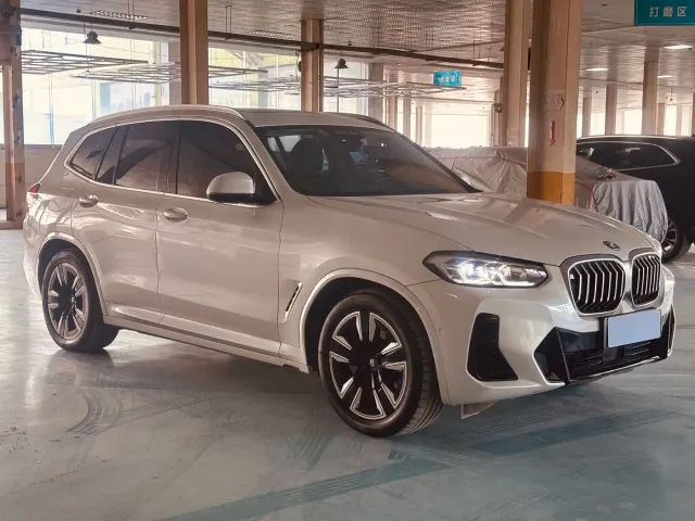 BMW iX3 — Фото автомобиля 3