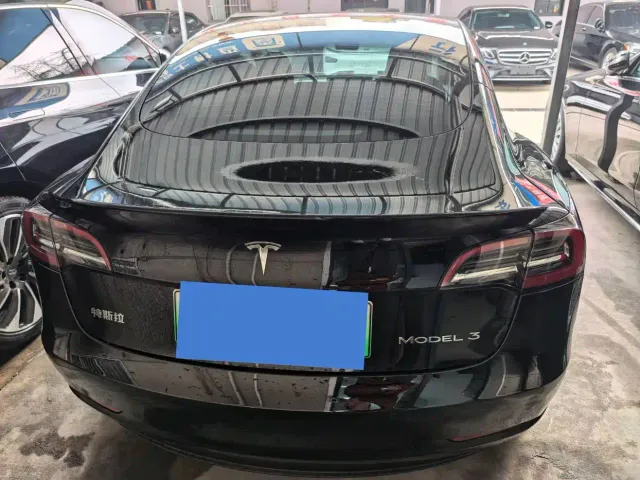 Tesla Model 3 — Фото автомобиля 14