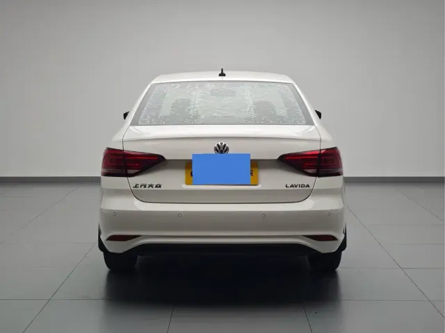Volkswagen Lavida — Фото автомобиля 5