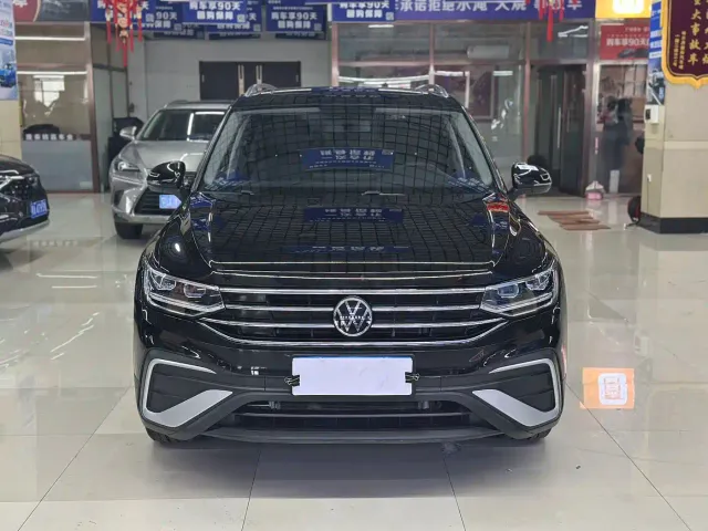 Volkswagen Tiguan L — Фото автомобиля 2