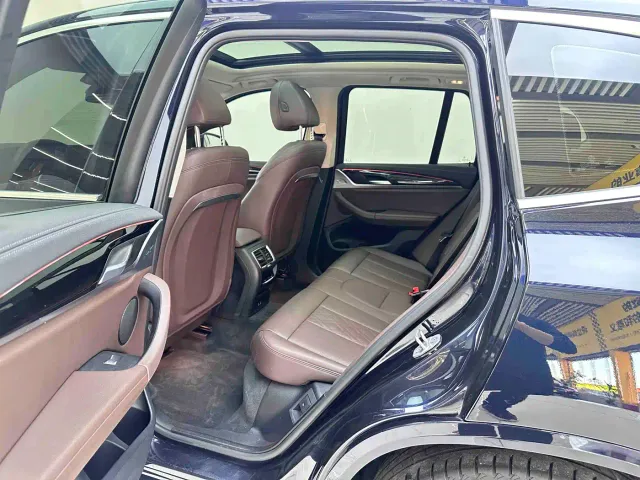 BMW iX3 — Фото автомобиля 13