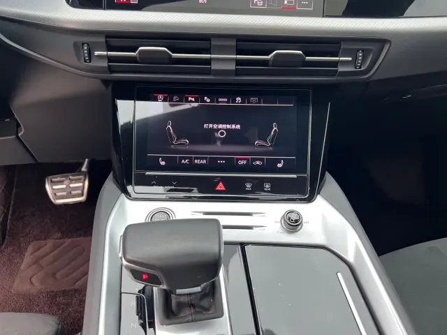 Audi Q6 — Фото автомобиля 13