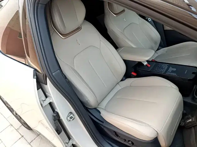Lynk & Co Z20 — Фото автомобиля 19