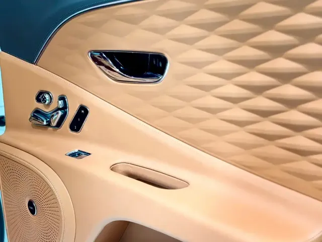 Bentley Flying Spur Plug-in Hybrid 2022 2.9T V6 Hybrid — Фото автомобиля 20