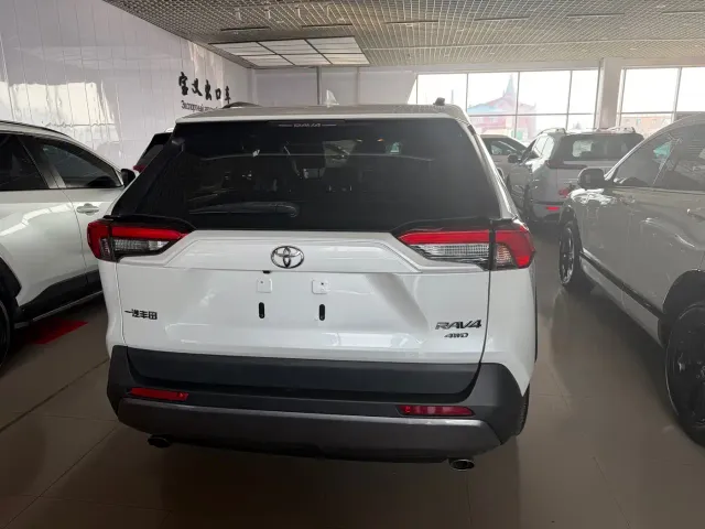 Toyota RAV4 — Фото автомобиля 10