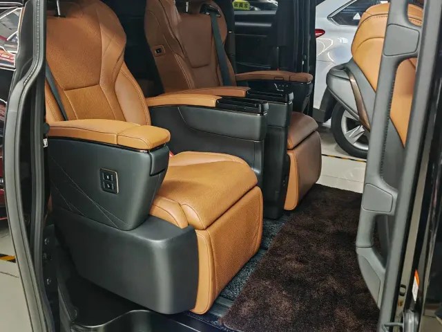 Toyota Alphard — Фото автомобиля 16