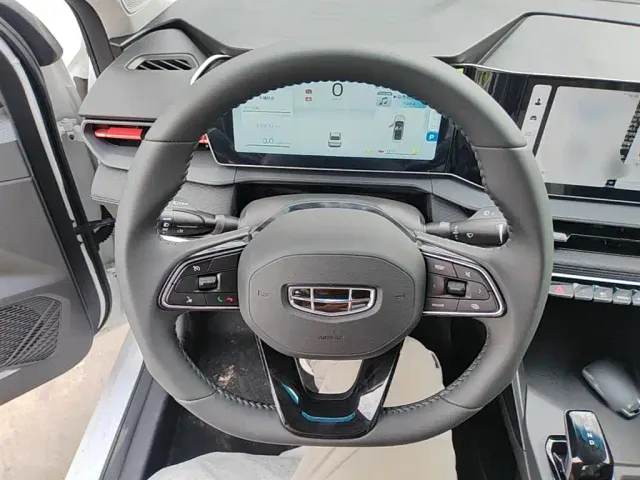 Geely Binrui — Фото автомобиля 10