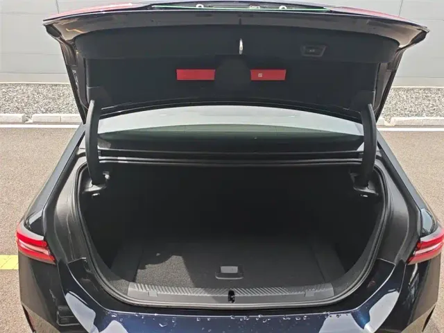 BMW i5 — Фото автомобиля 8
