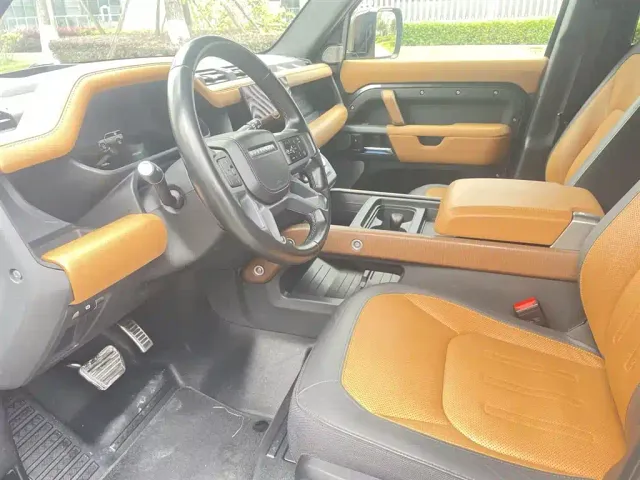Land Rover Defender — Фото автомобиля 13