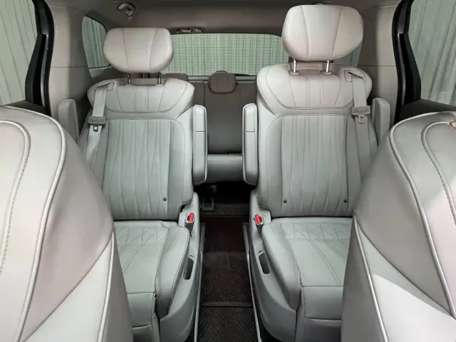 Roewe iMAX8 — Фото автомобиля 9