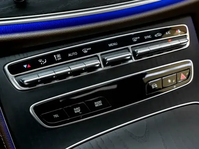 Mercedes-Benz E-Class — Фото автомобиля 18
