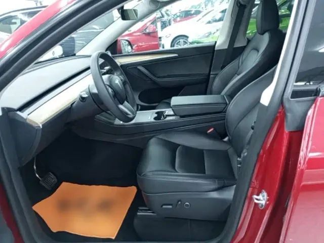 Tesla Model Y — Фото автомобиля 14