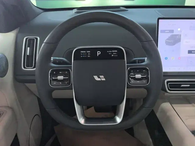 Li Auto L6 — Фото автомобиля 15