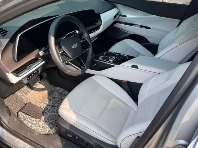 Cadillac Cadillac GT4 2023 25T Premium Edition — Фото автомобиля 21