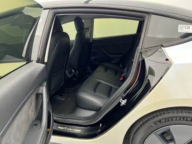 Tesla Model 3 — Фото автомобиля 8