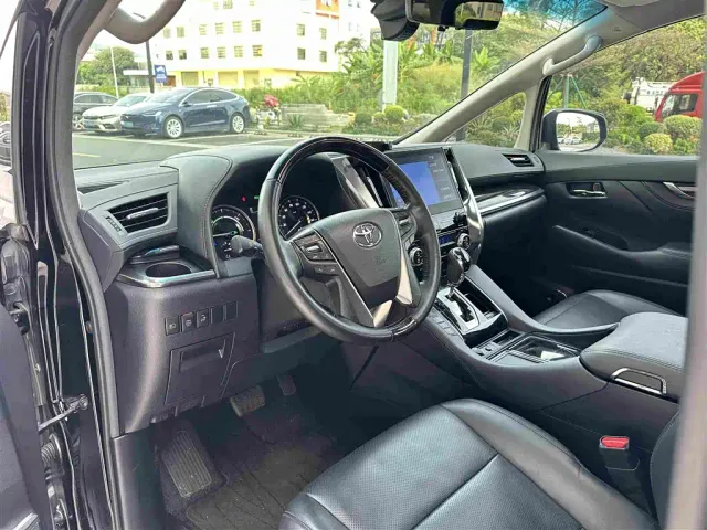 Toyota Vellfire — Фото автомобиля 10