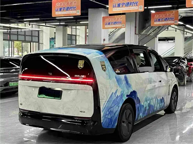 Li Auto MEGA — Фото автомобиля 9