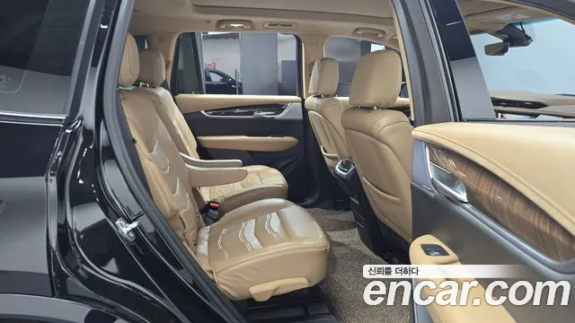 Cadillac XT6 — Фото автомобиля 11