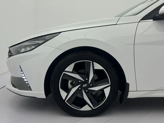 Hyundai Elantra — Фото автомобиля 21