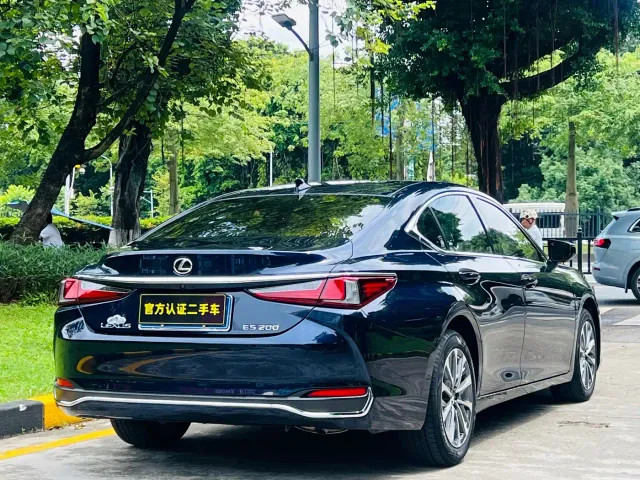 Lexus ES — Фото автомобиля 5
