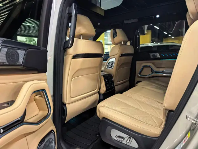 BYD FangChengBao Leopard 8 — Фото автомобиля 5