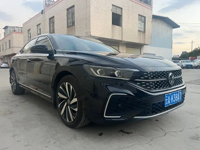 Volkswagen Passat — Фото автомобиля 3