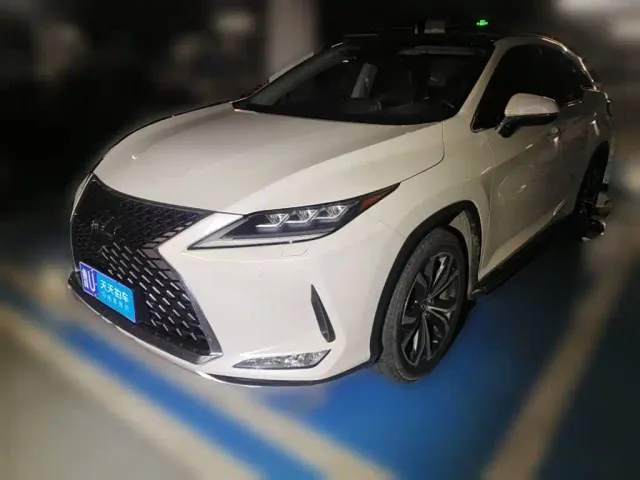 Фотография автомобиля — Lexus RX