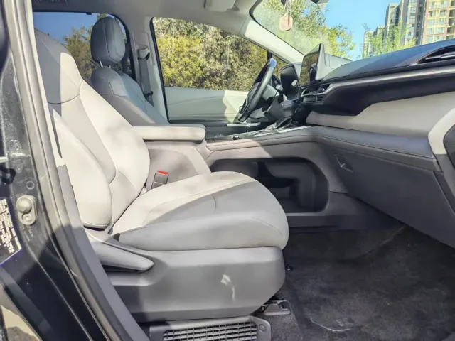 Toyota Granvia — Фото автомобиля 12