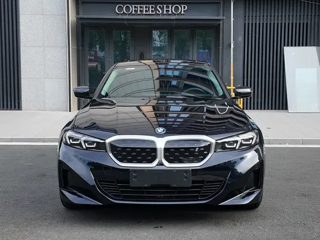 BMW i3 — Фото автомобиля 3
