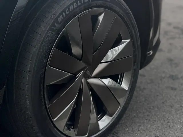 Li Auto L9 — Фото автомобиля 25